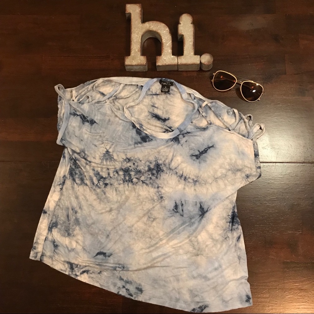 💕 Soft Cold Shoulder Top - Rue 21 - Medium - Picture 2 of 5